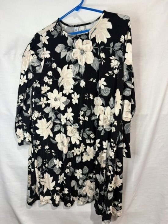 Old Navy Dresses & Skirts - Old Navy Black Floral Dress